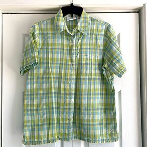 Women’s Alfred Dunner Button Up Seersucker shirt.